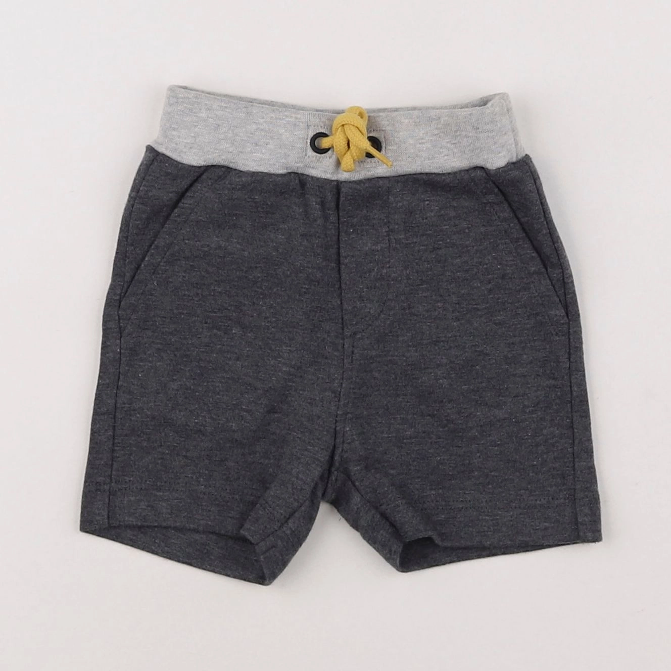 IKKS - short gris - 3 mois