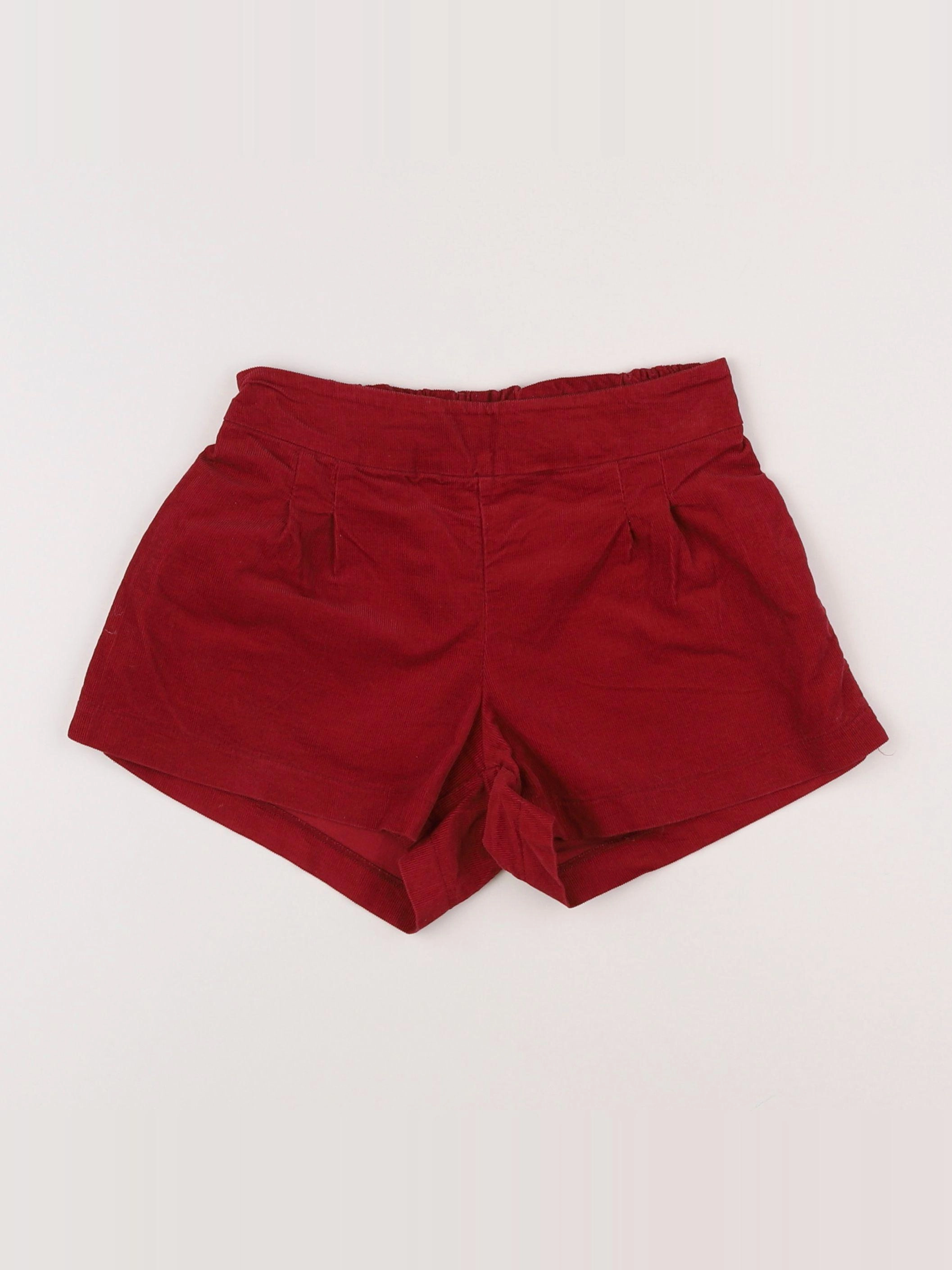 Lola Palacios - short rouge - 10 ans