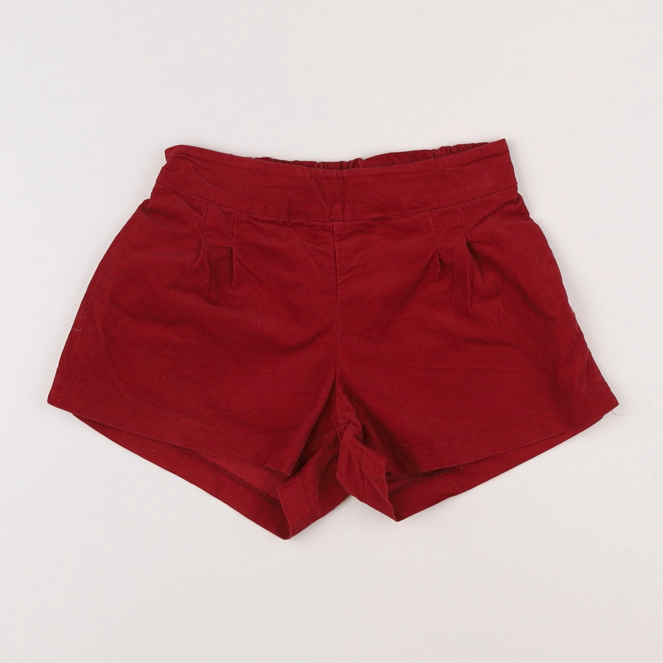 Lola Palacios - short rouge - 10 ans