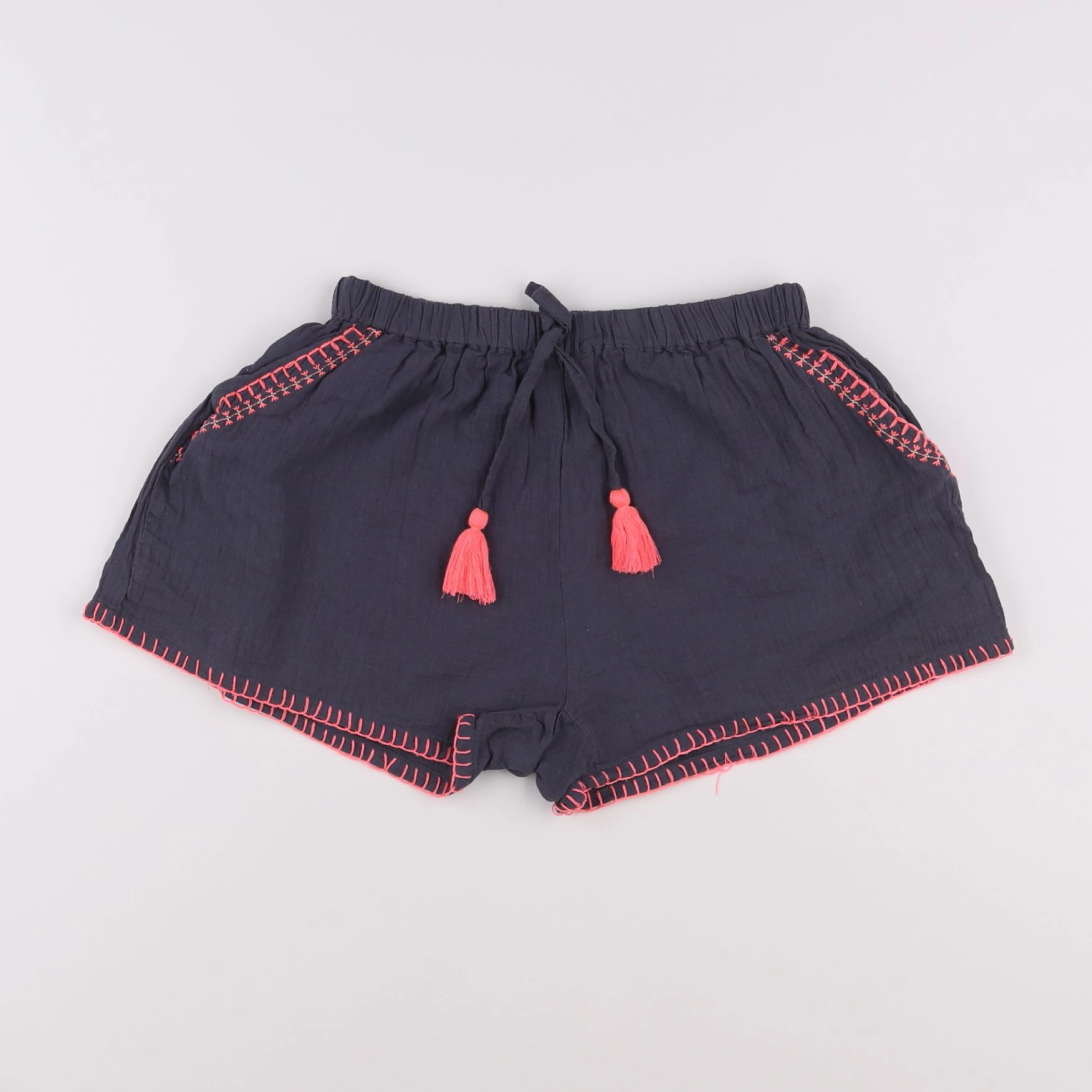 Louise Misha - short gris - 12 ans