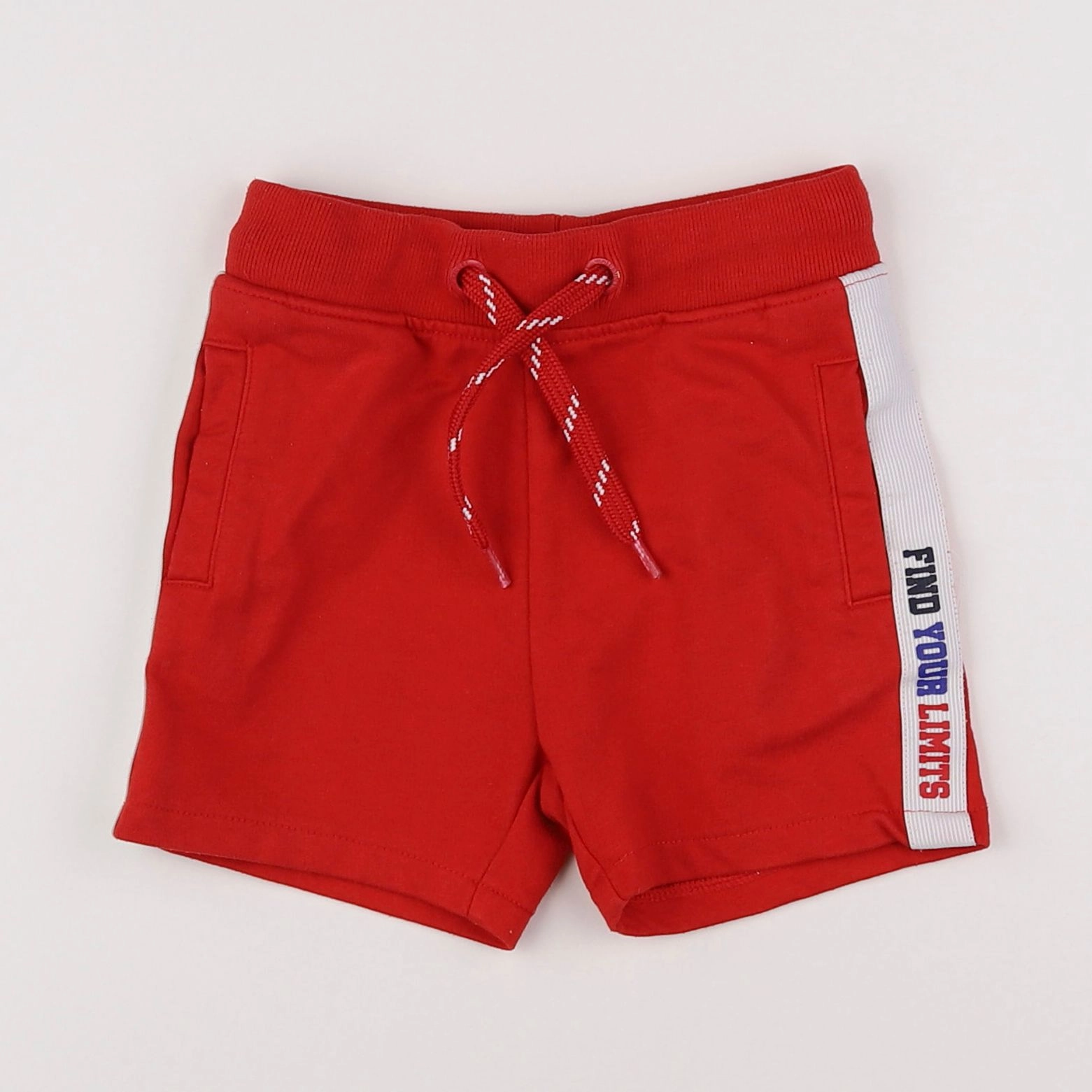 Vertbaudet - short rouge - 4 ans