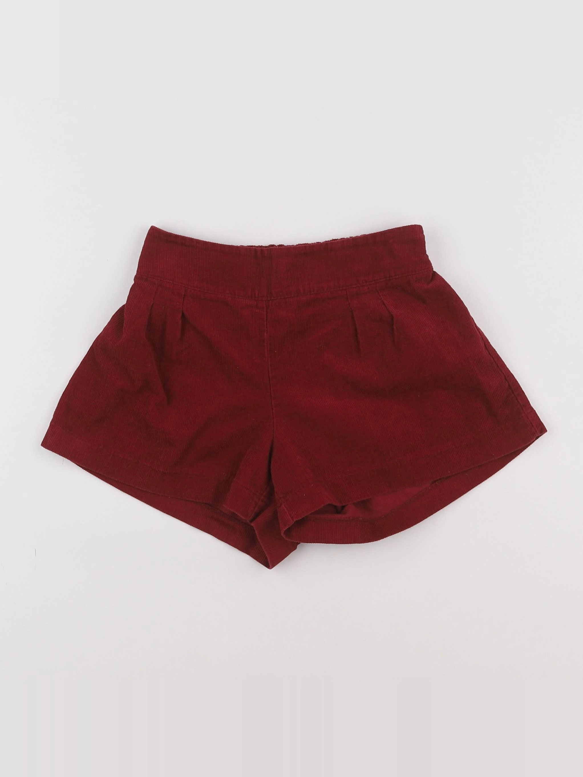 Lola Palacios - short rouge - 8 ans