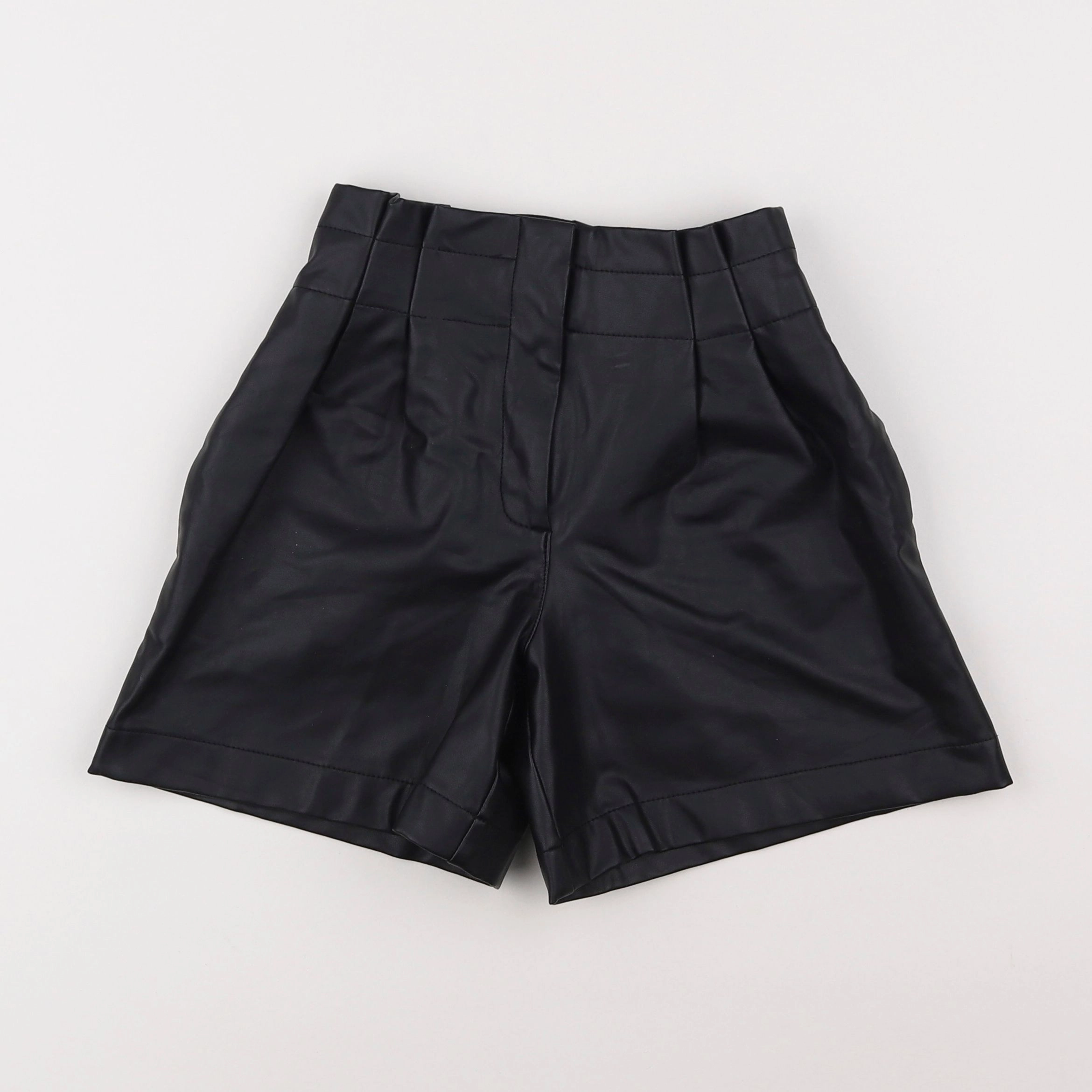 Zara - short noir - 9 ans