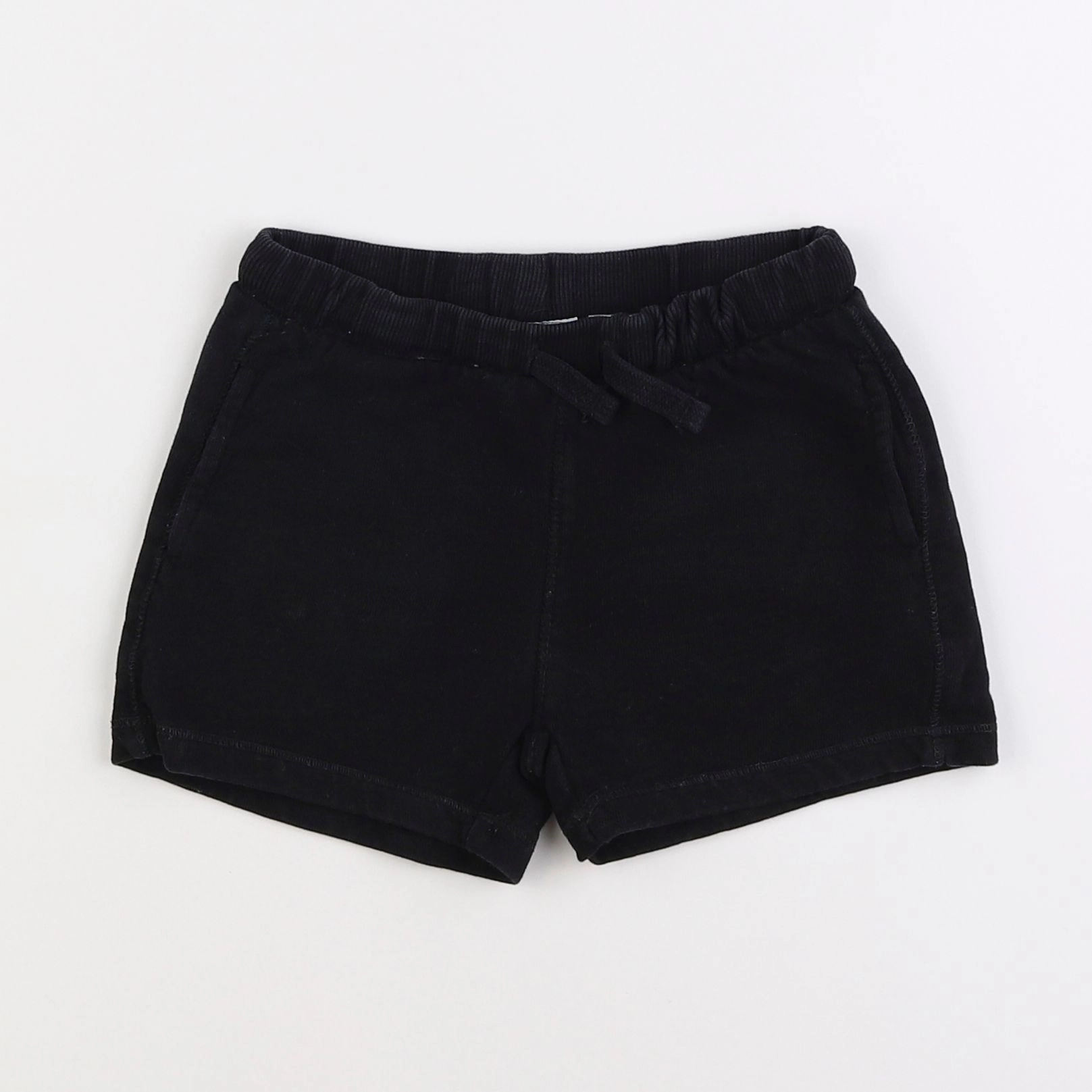 Zara - short noir - 3/4 ans