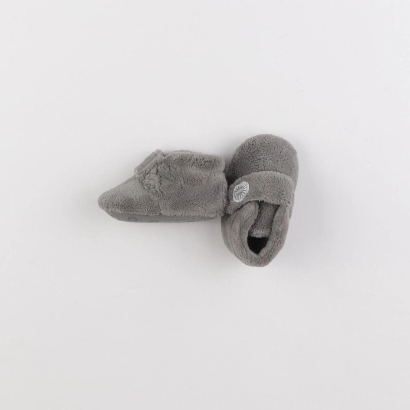 UGG - chaussons gris - pointure 16