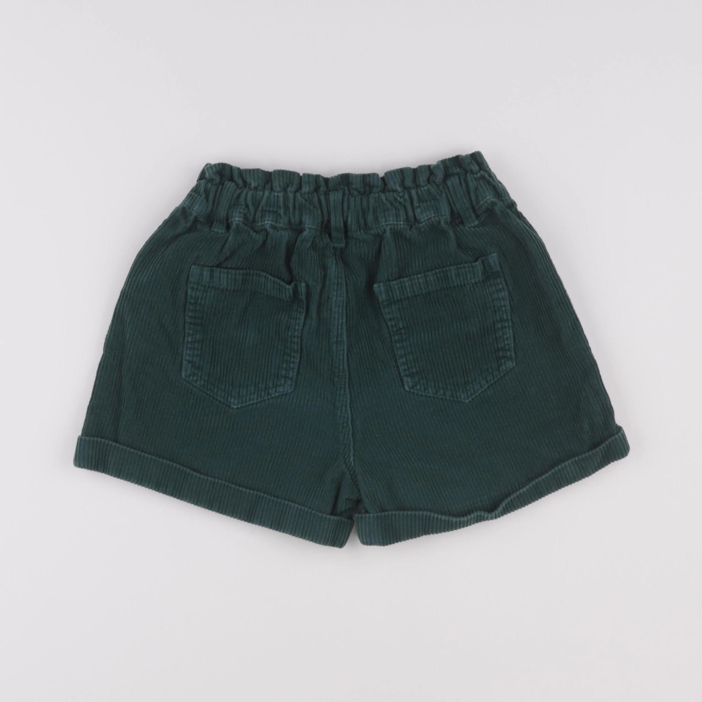 Vertbaudet - short vert - 7 ans