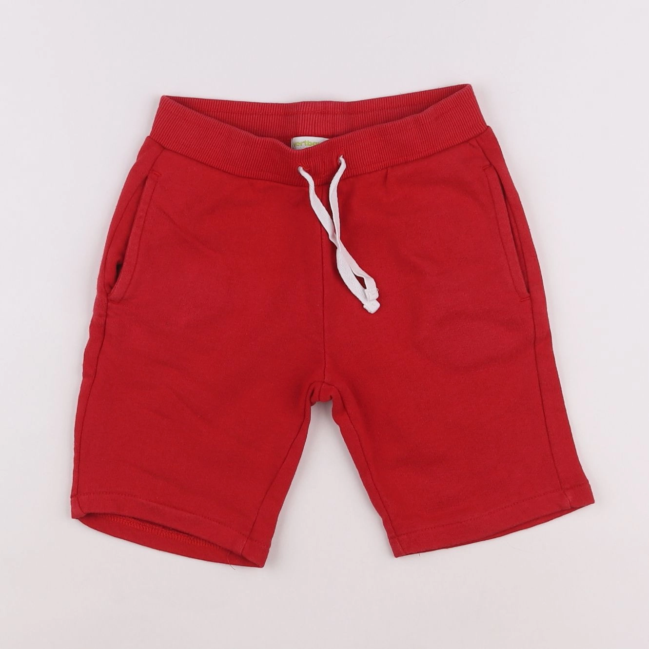 Vertbaudet - short rouge - 8 ans