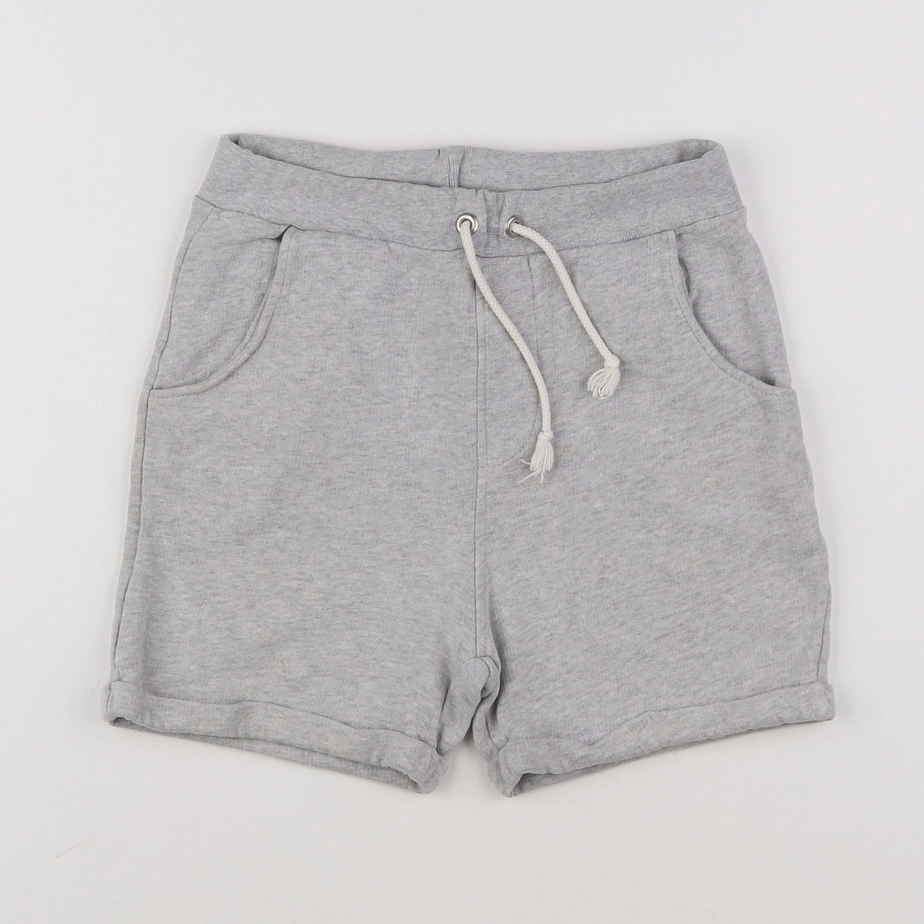 Hundred Pieces - short gris - 10 ans