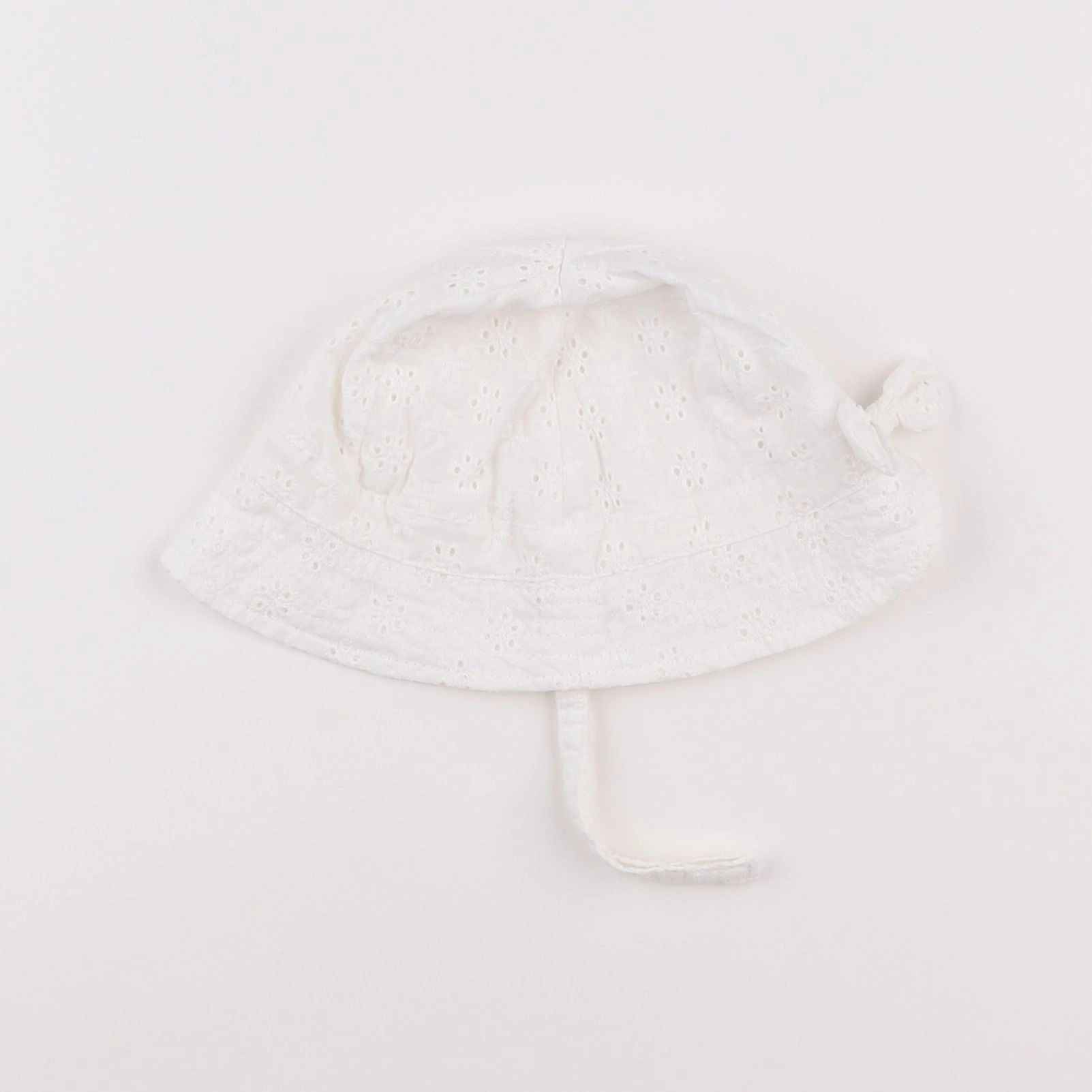 Zara - chapeau blanc - 3/4 ans