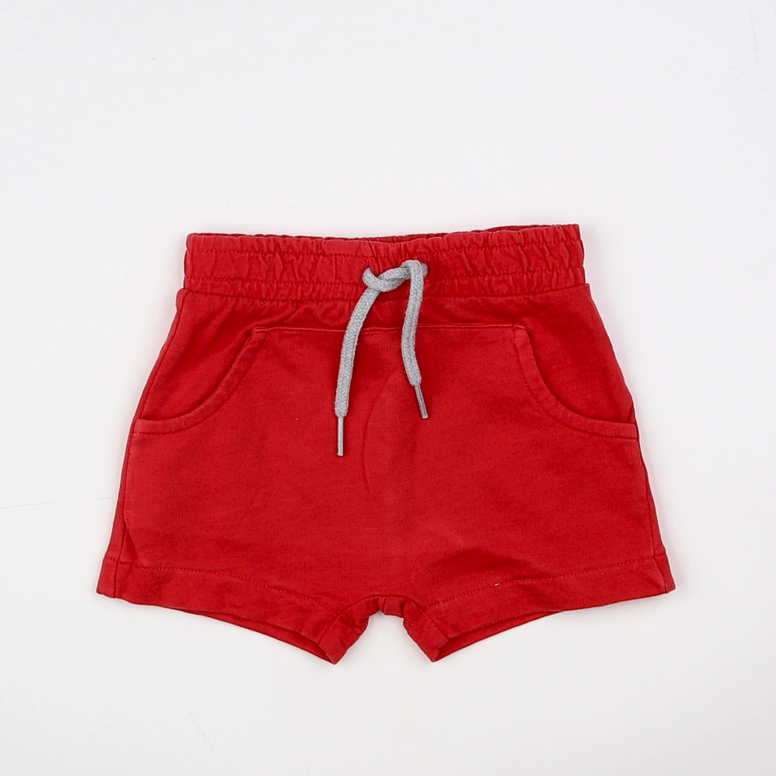 Vertbaudet - short rouge - 6 mois