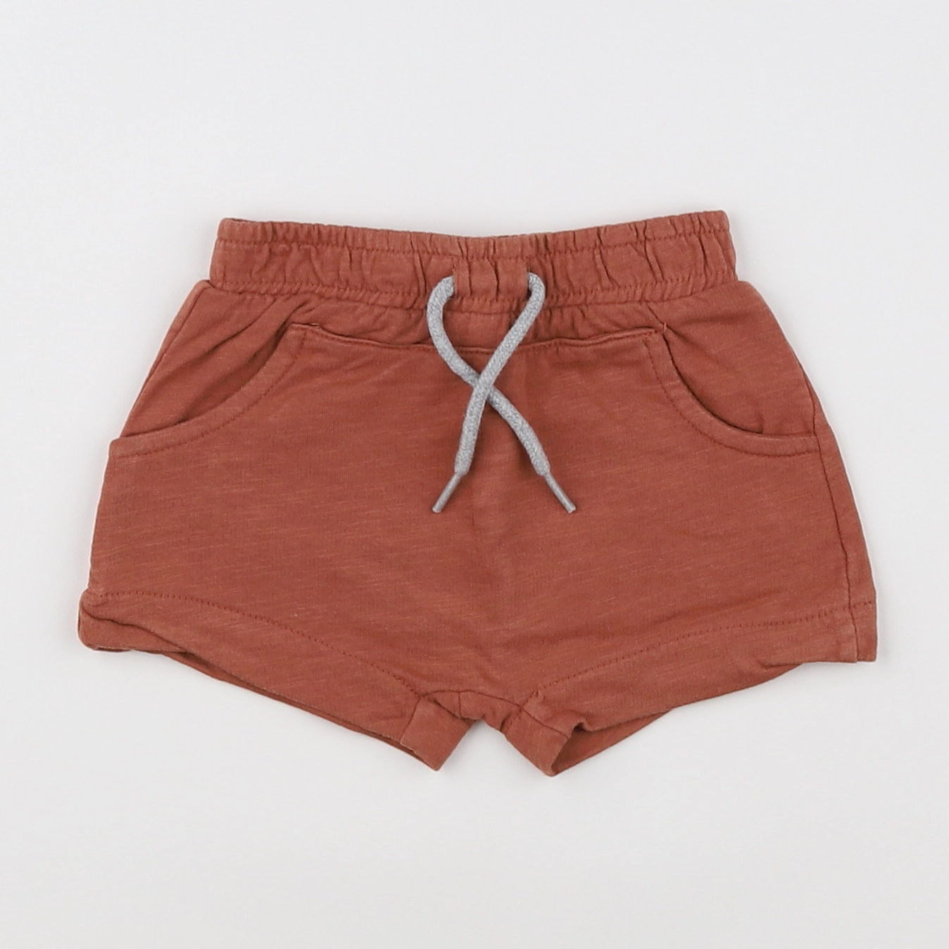 Vertbaudet - short rouge - 6 mois