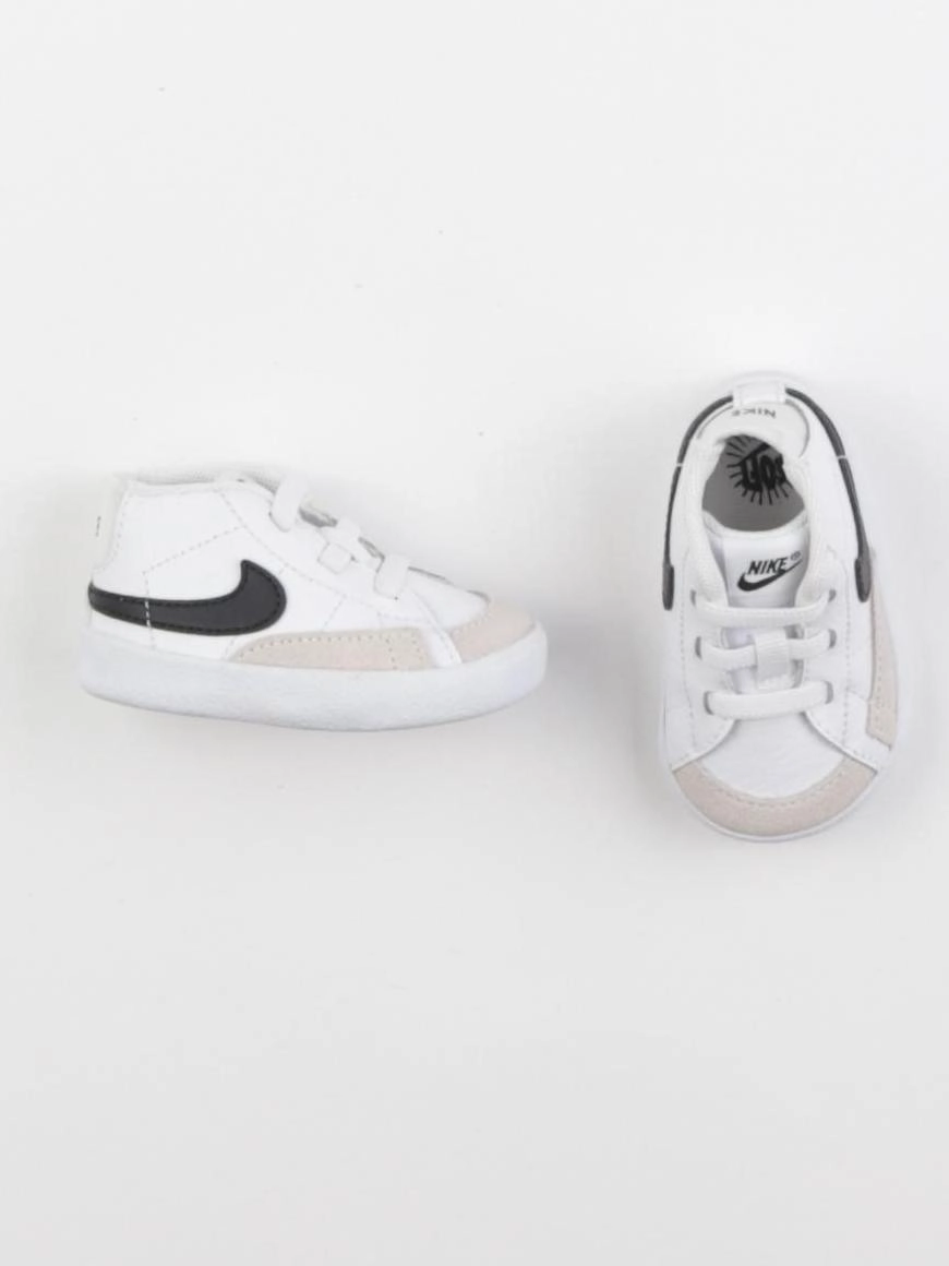 Nike - chaussons blanc - pointure 17