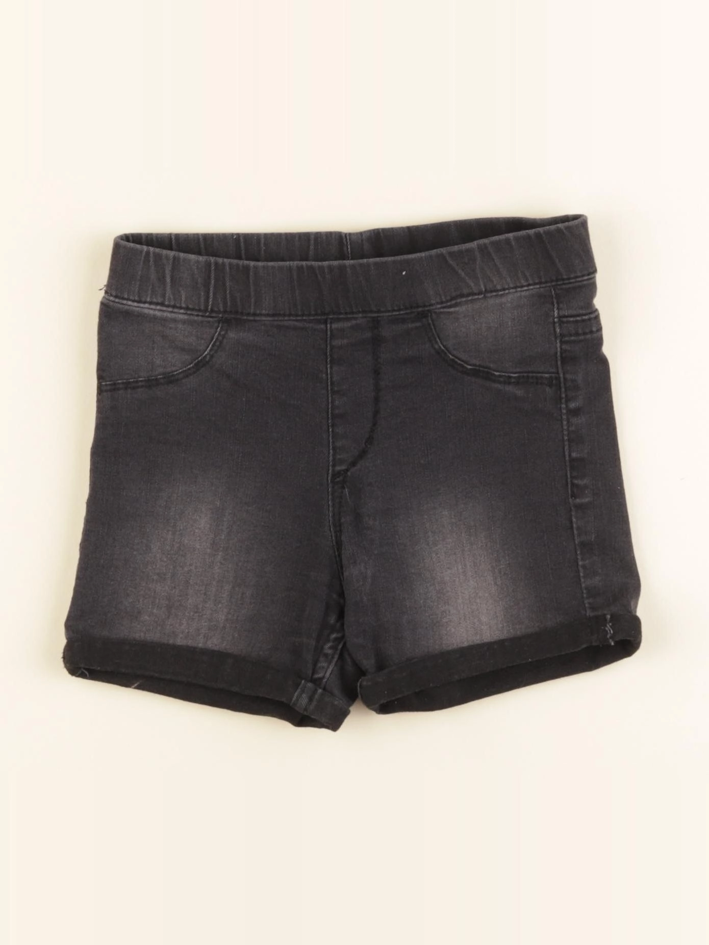 H&M - short noir - 4/5 ans