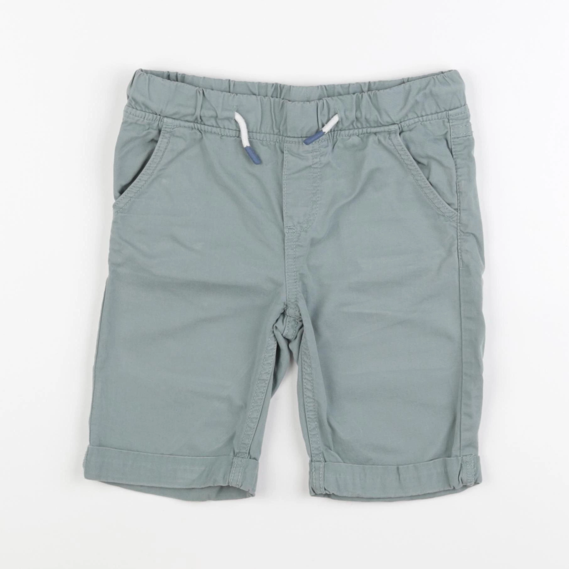 Vertbaudet - short vert - 7 ans