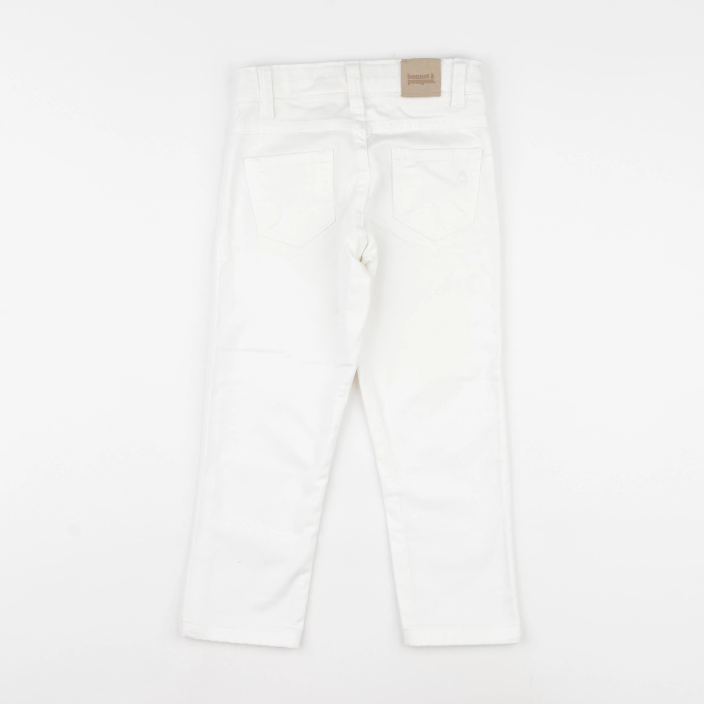 Bonnet à Pompon - pantalon blanc - 3 ans