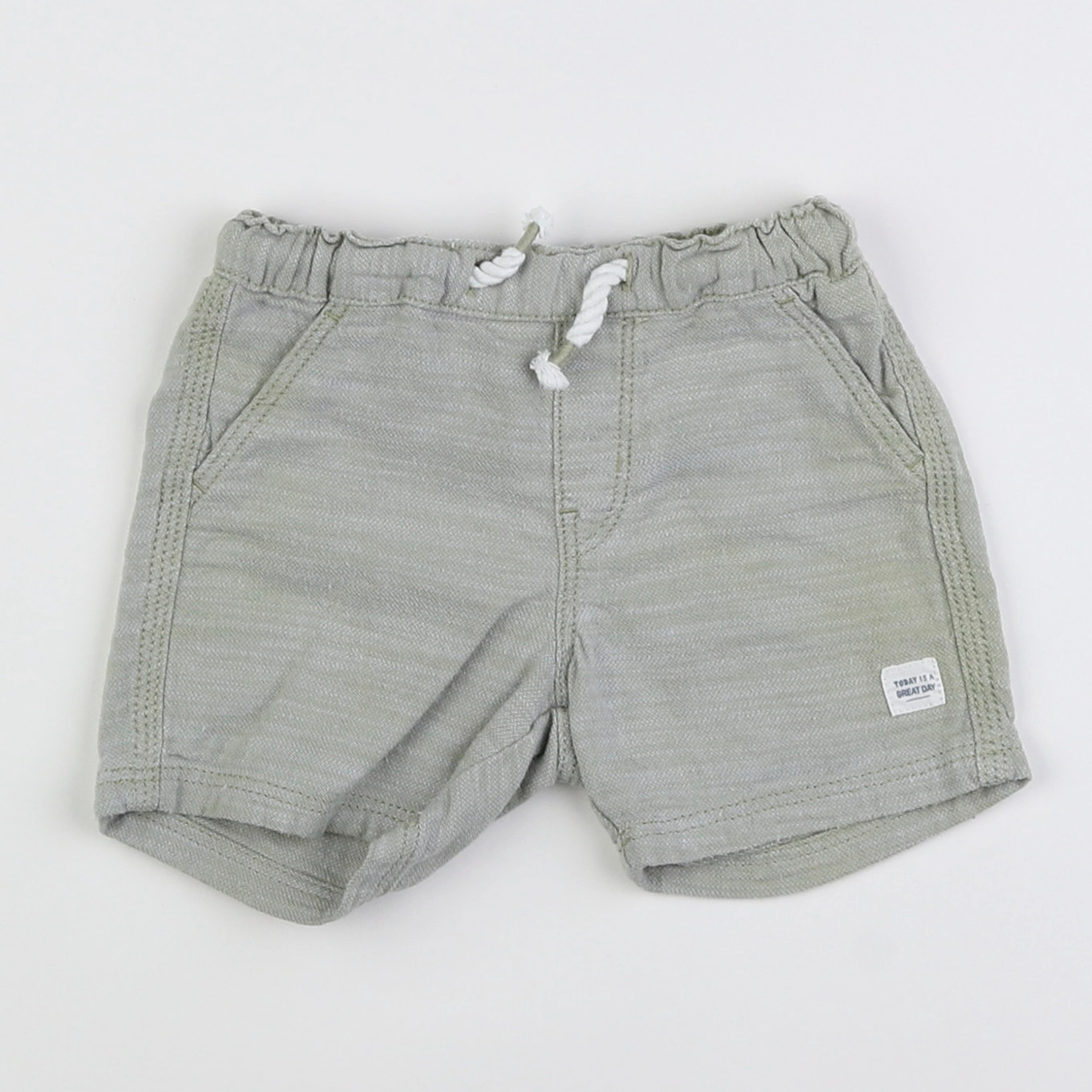 H&M - short vert - 9 mois
