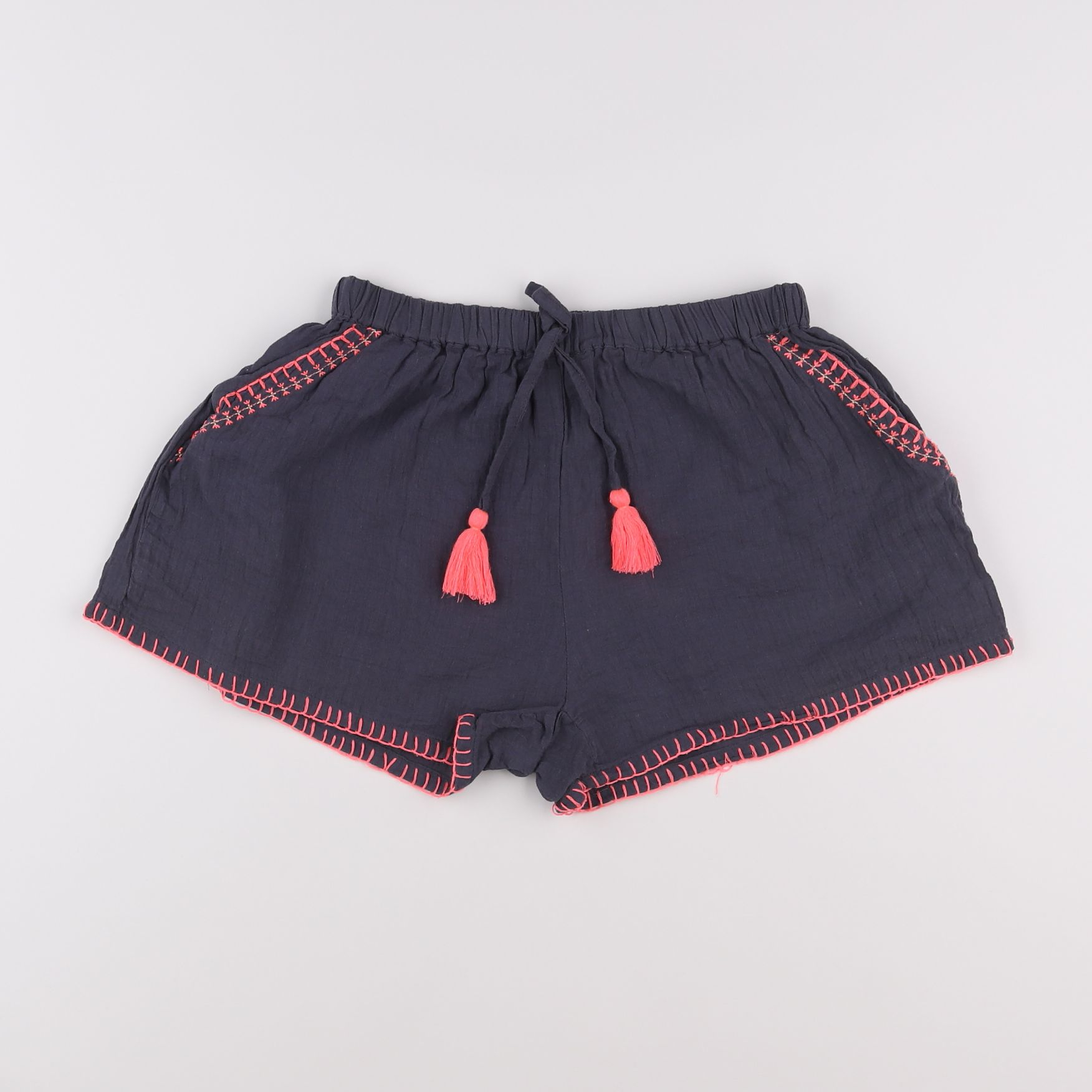 Louise Misha - short gris - 12 ans