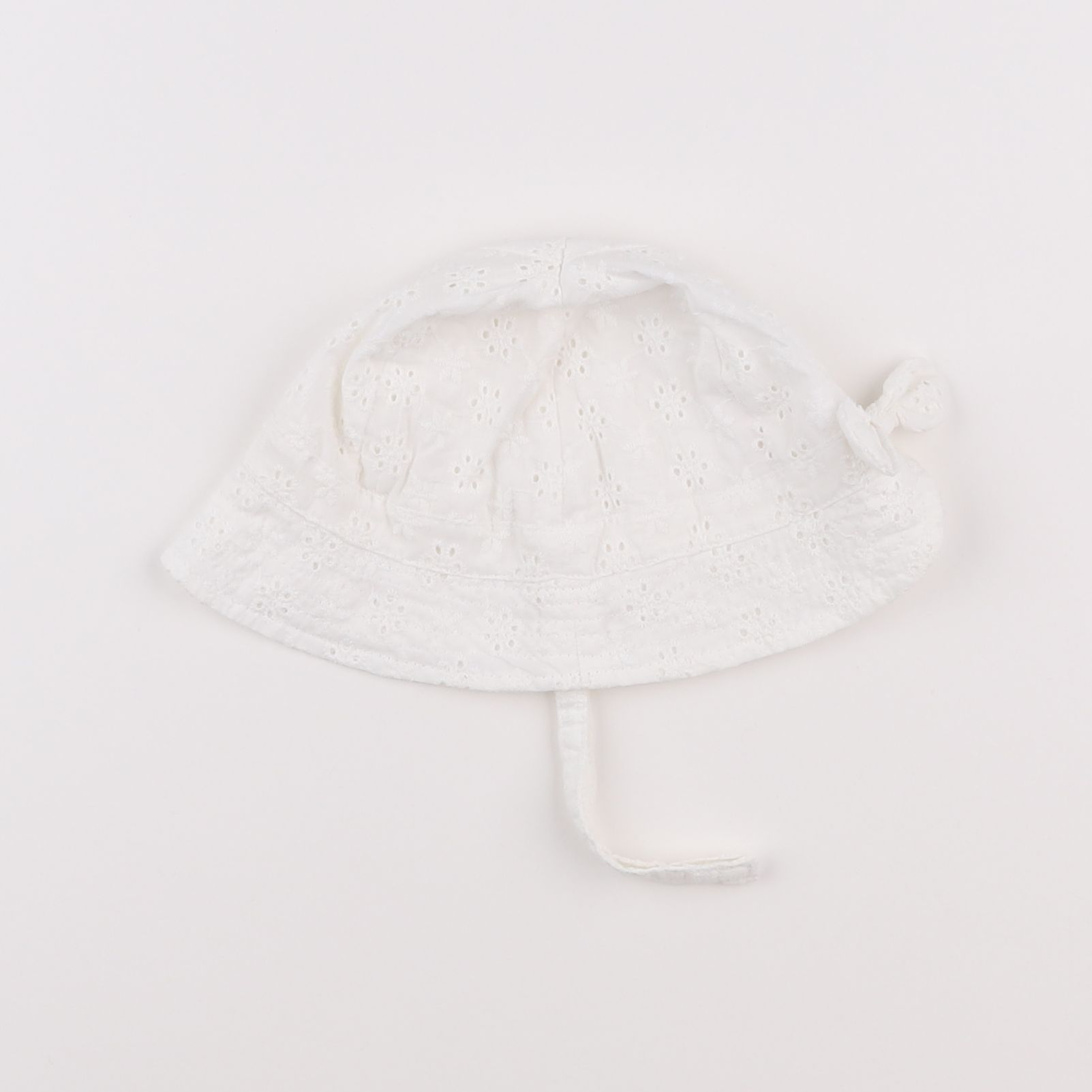 Zara - chapeau blanc - 3/4 ans