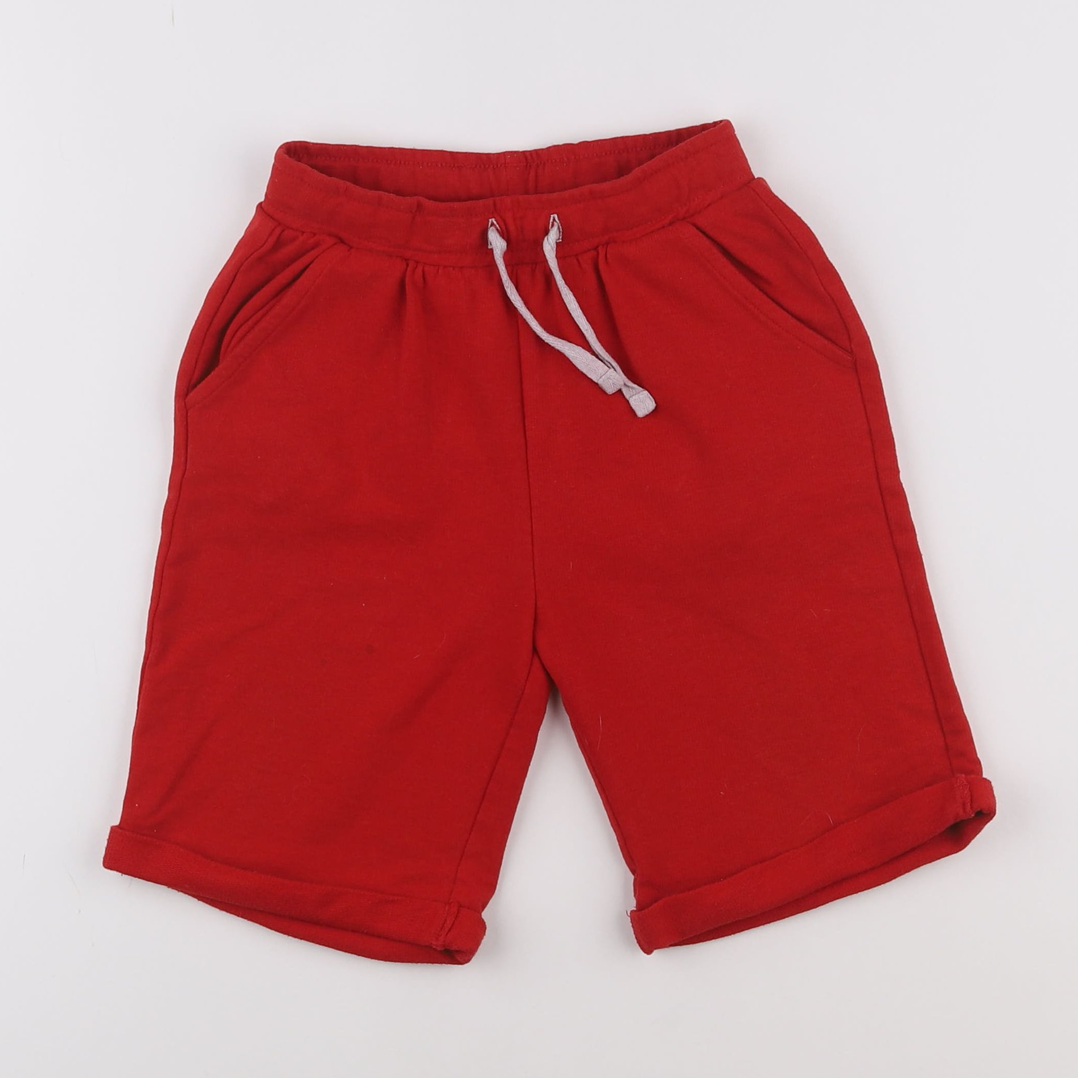 Vertbaudet - short rouge - 7 ans