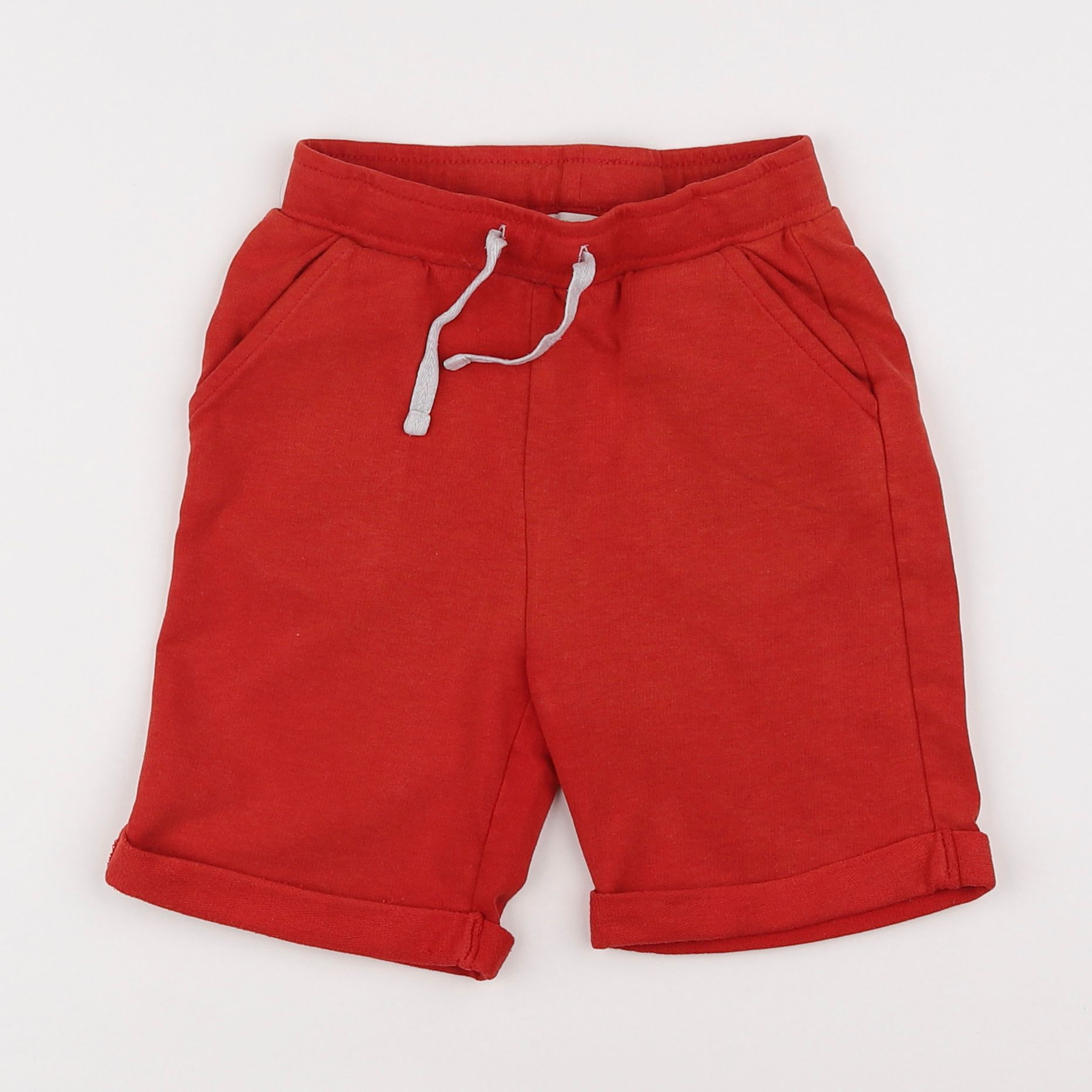 Vertbaudet - short rouge - 5 ans