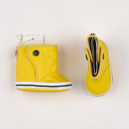 Chaussons jaune tat neuf PETIT BATEAU pointure 17 18